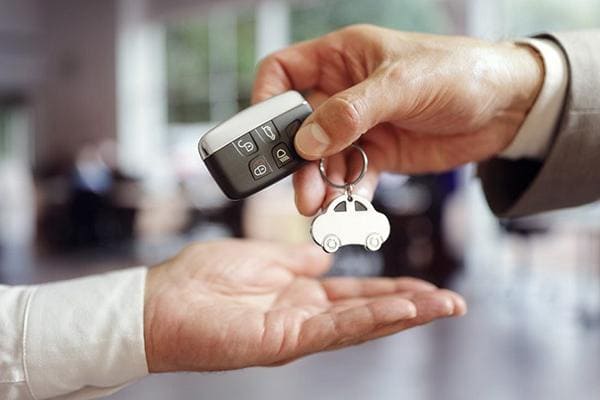 هزینه انتقال سند خودرو در سال ۱۴۰۴؛ جدول تعرفهها